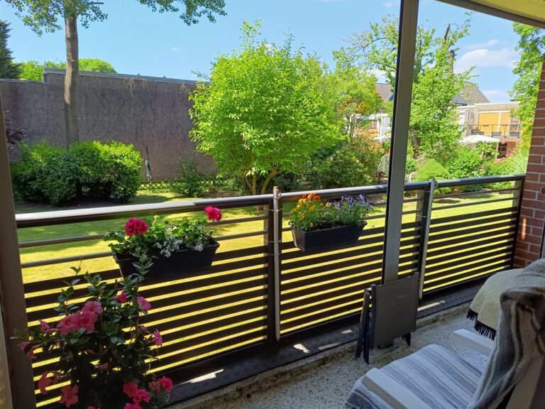 Balkon mit Grünblick