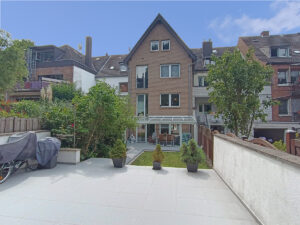 Rückansicht mit 2.großer Terrasse