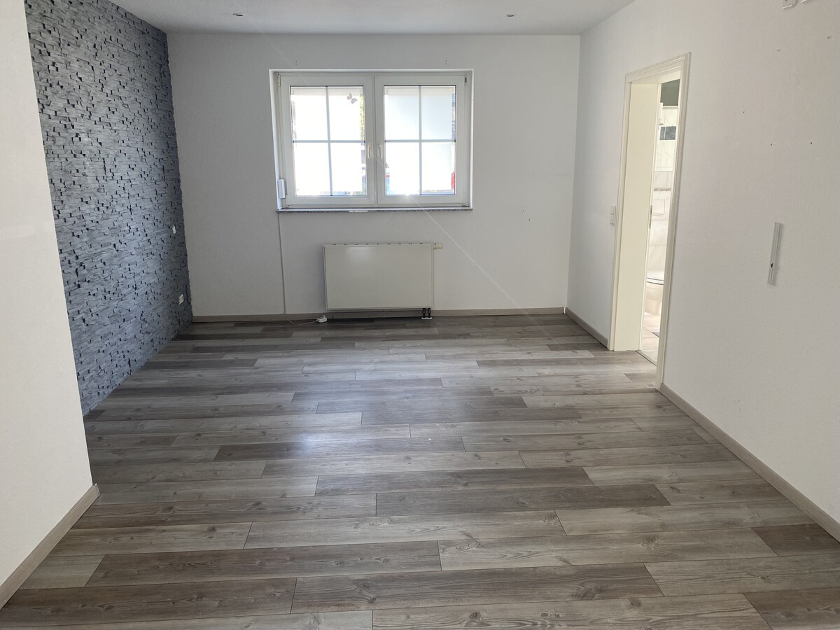 EG Schlafzimmer mit Tür Bad en suite