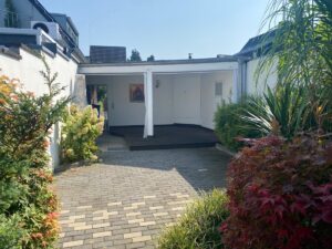 Terrasse an Garage