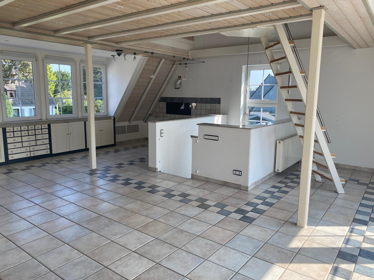 DG mit Blick zu Küche und Essbereich