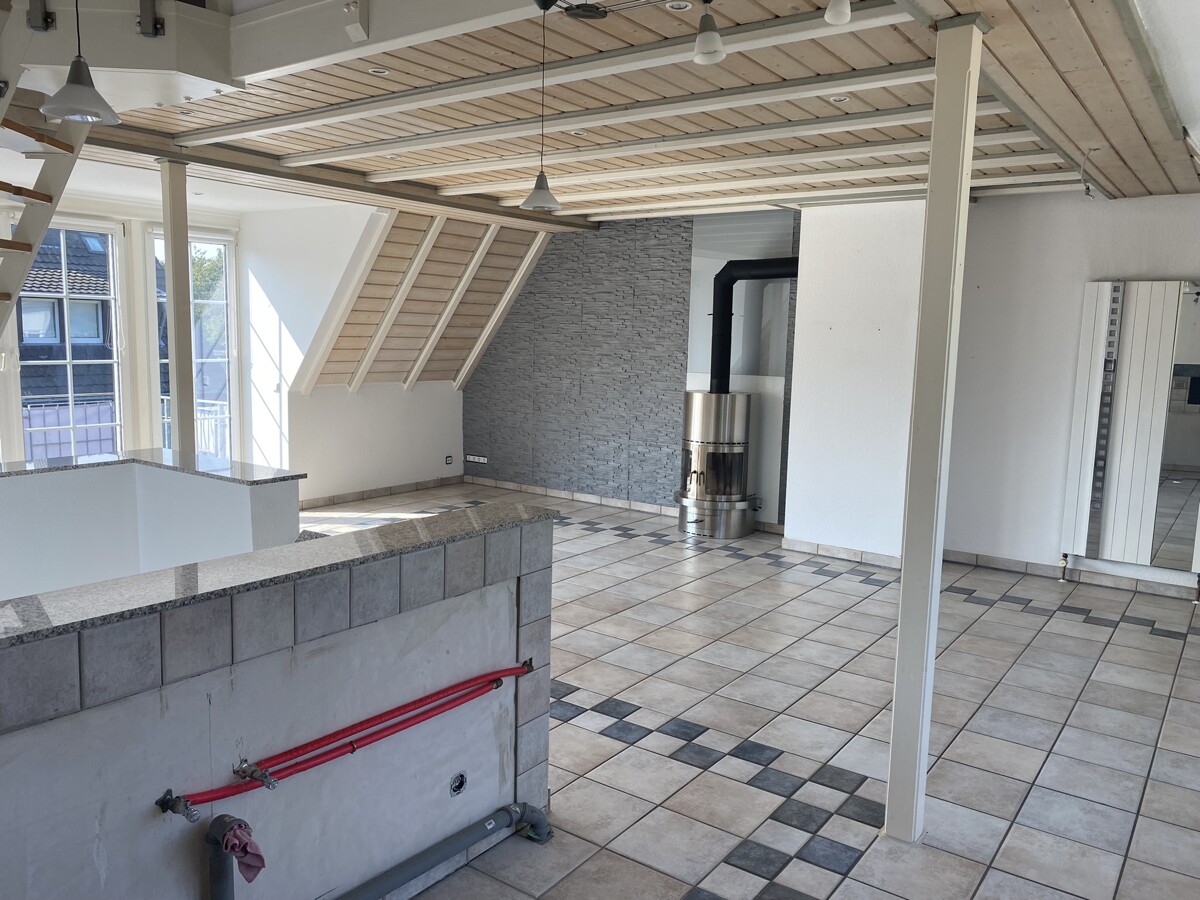 DG Blick von Küche in Wohnzimmer