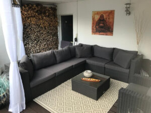 überdachte Gartenterrasse