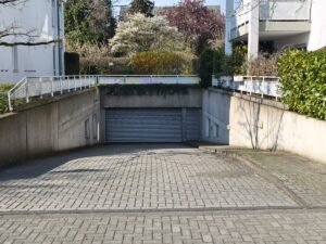 Tiefgarageneinfahrt