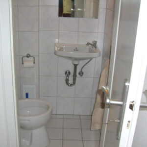 separates WC