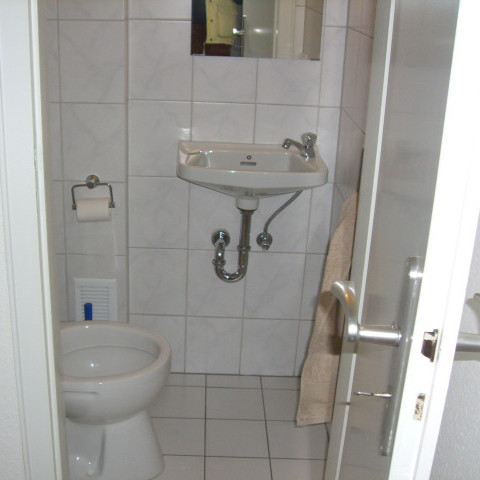 separates WC