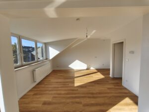 Blick aus Wohnzimmer in Wohnküche