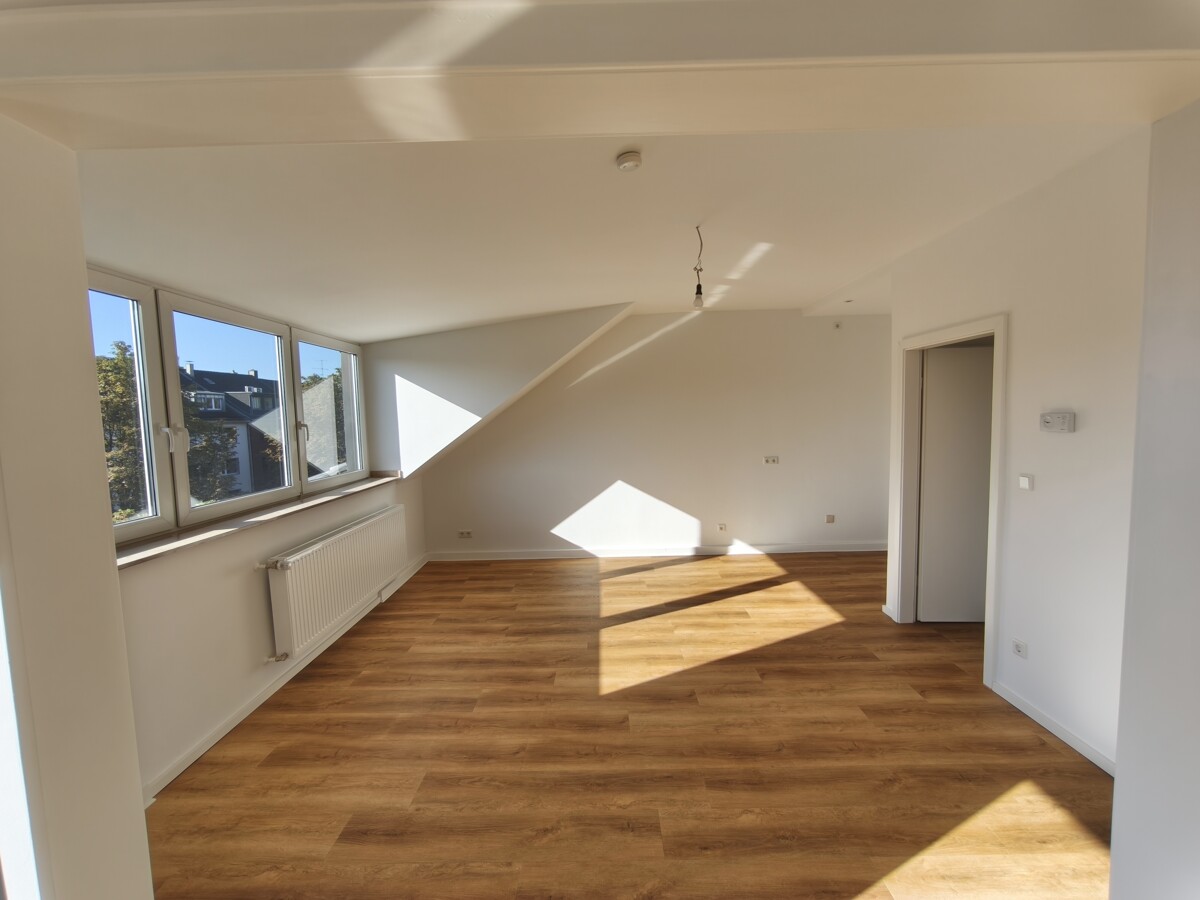 Blick aus Wohnzimmer in Wohnküche
